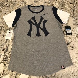 NY Yankees women’s Medium short sleeve Tee